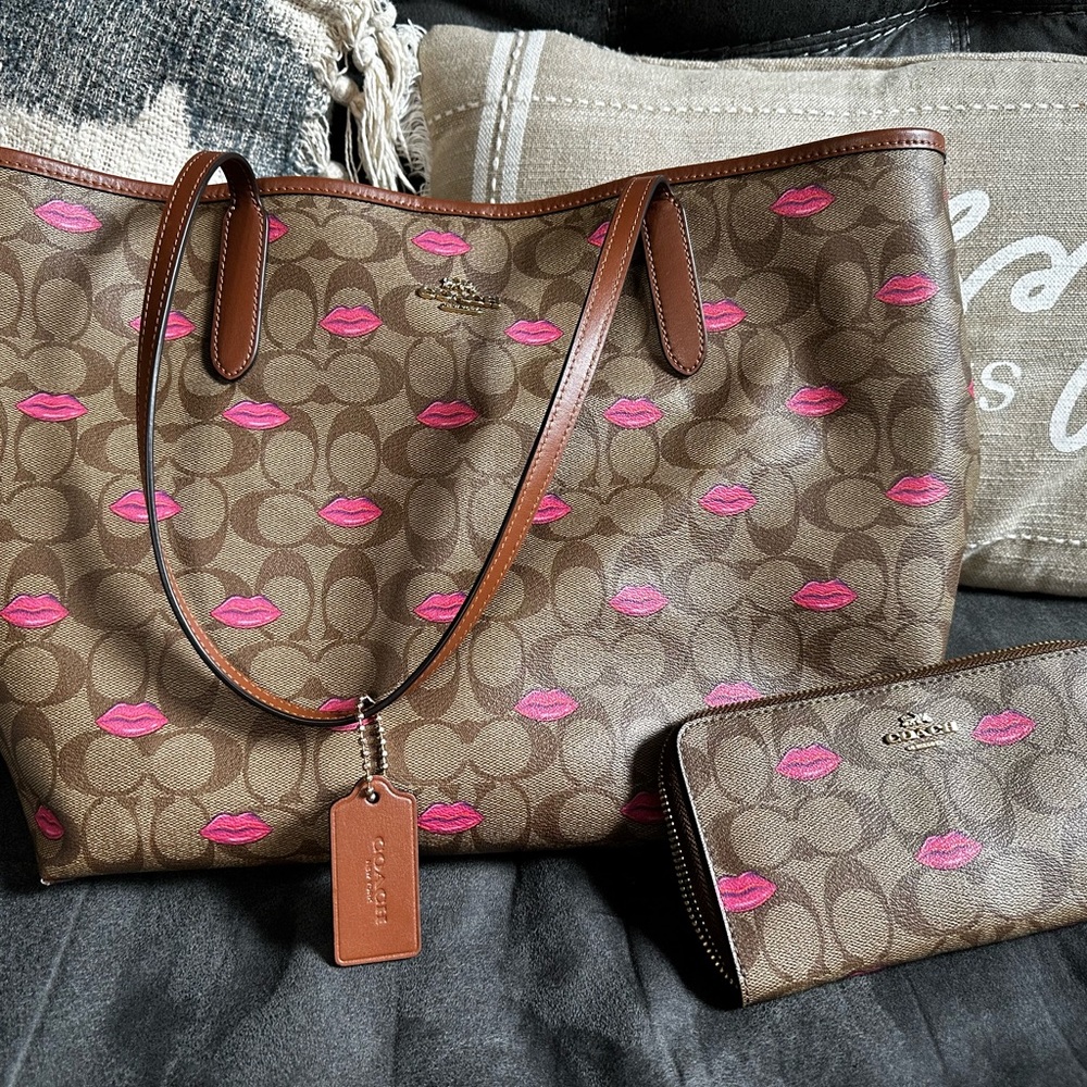 Coach tote and wallet